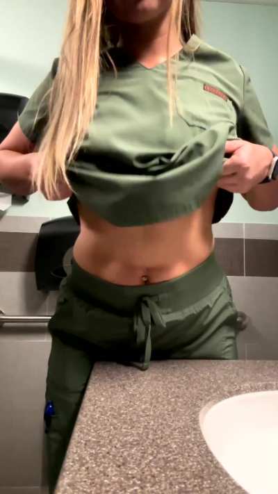 Nothing better than a nurse dropping her tits out while working 👩‍⚕️🥵