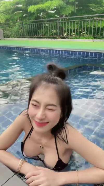 Gorgeous thai girl 🥰