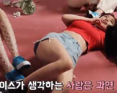 Jihyo’s thighs