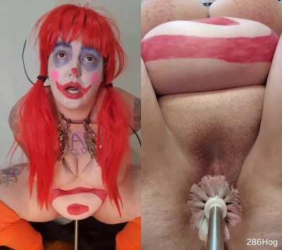 Squat fucking the brush in makes it more fun to watch 🤡🔥