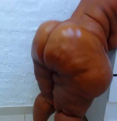 Massive Oiled Cheeks Heavy Ass Clapping