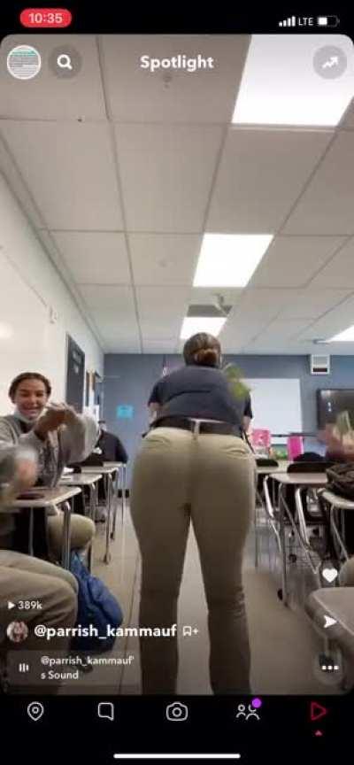 Teacher Ass - ðŸ”¥ Teacher showing her ass to students : TikTokCringe || [...