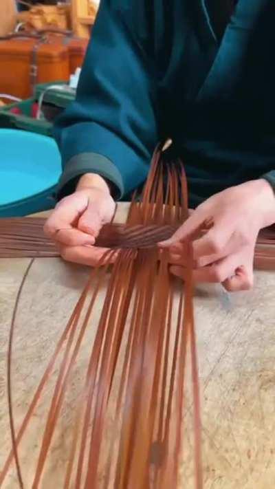 The craft of making a bamboo briefcase made from a single bamboo stick