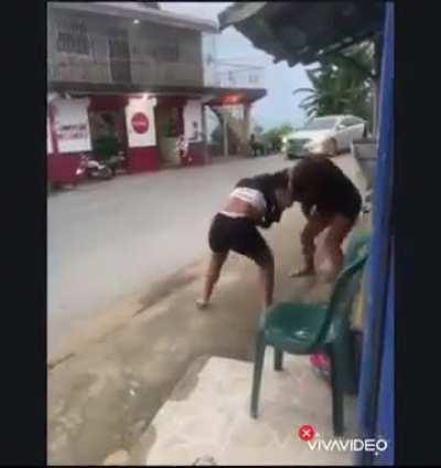 Afro-Latina old vs young Catfight 