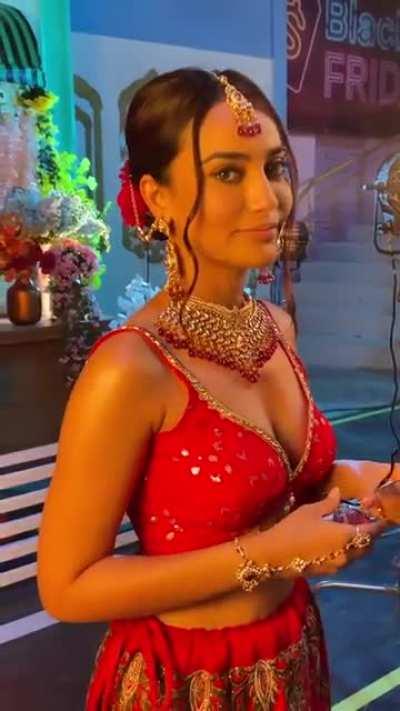 Such a sexy Bomb Surbhi Jyoti is !!!! Ahhhh!!! Wanna titfuck her and pound her so hard in that bridal dress !!!