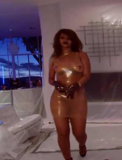 Rihanna - Pierced Nipples plot in 360 'BBHMM' Music Video