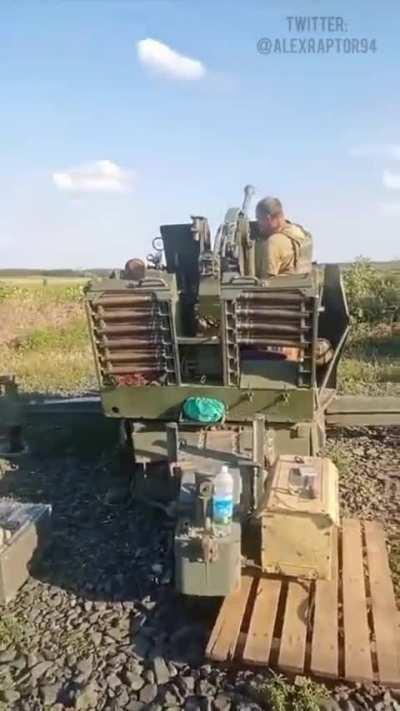 Rare footage of the Swedish 40-mm Bofors L70 anti-aircraft gun in service with Ukrainian air defense. According to open sources, 36 of these guns were transferred by Lithuania