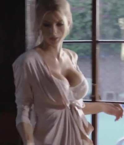 Charlotte McKinney jiggling with her adorable boobs