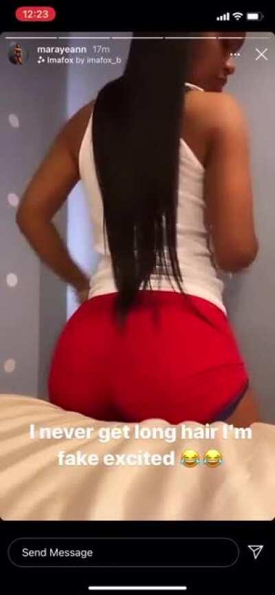 Knowing damn well she just wanna show some ass😂🍑🍑