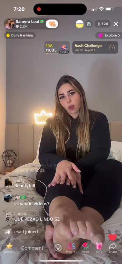 Samyralealc live on tiktok now 