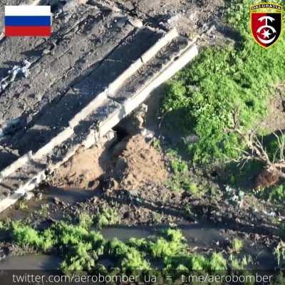 AFU fighters destroying russian position under the bridge