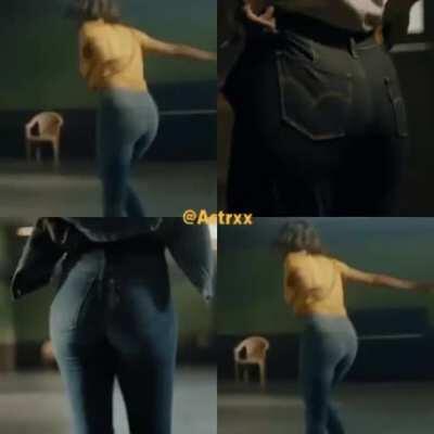 Deepika's ass has captured the minds of an entire generation!