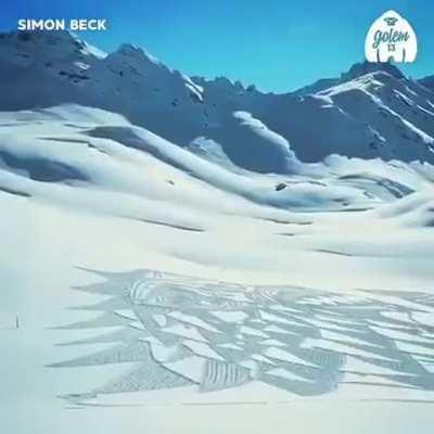 For the past decade, Simon Beck has been
decorating the Alps with his stunning
mathematical drawings, created by running in
snowshoes across freshly laid snow