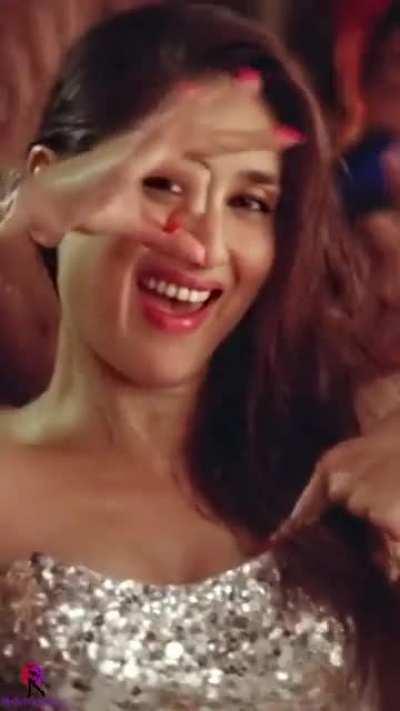 Kareena Kapoor in Mera Naam Mary Vertical Edit