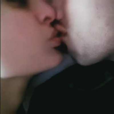 Kareena Smooching High Quality MMS, The Lust in Her Lips is Very Much Visible, Just Look at How She Smooches.