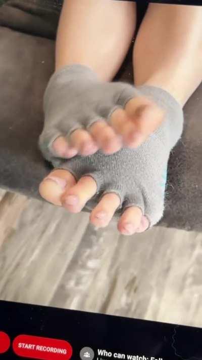 These toe-socks aren’t only good for gripping the floor 😏 