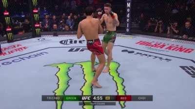 [SPOILER] Double knockdown in prelim fight