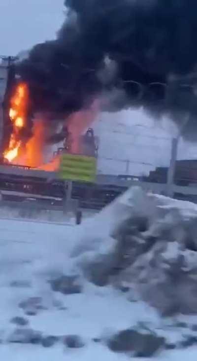 Nizhny Novgorod, Lukoil refinery burning after being hit by a UA drone