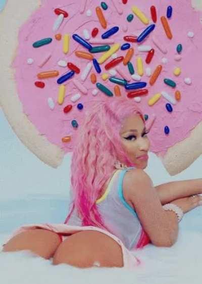 I just love this big phat ass from Nicki.