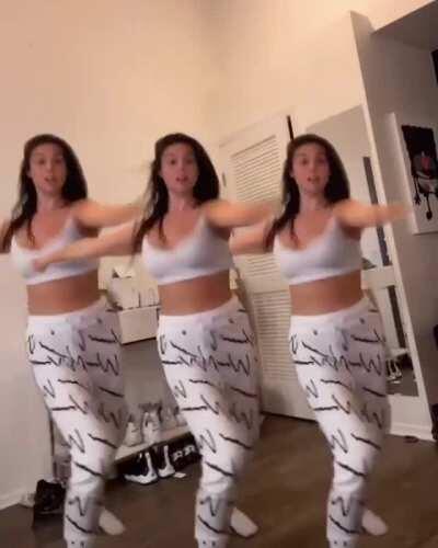 Kira Kosarin - That Little Belly Jiggle At The First 2 Shakes...