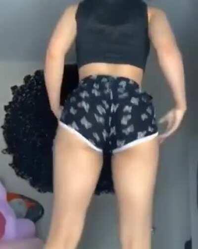 I love how jiggly her ass is