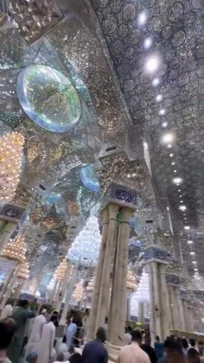 The mosaics of the Imam Ali shrine. 