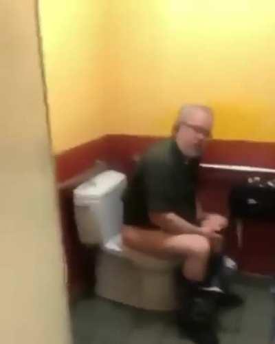 Man taking a poopoo 🥵🥵🥵