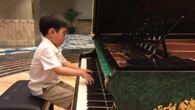 5-year old, Evan Le, Playing Chopin Minute Waltz...