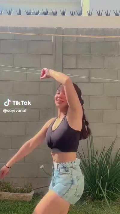 Ivi bailando twerk 🤤