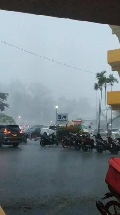 Was at the hospital but could not accompany my wife in the labour room so I came outside to watch the storm.