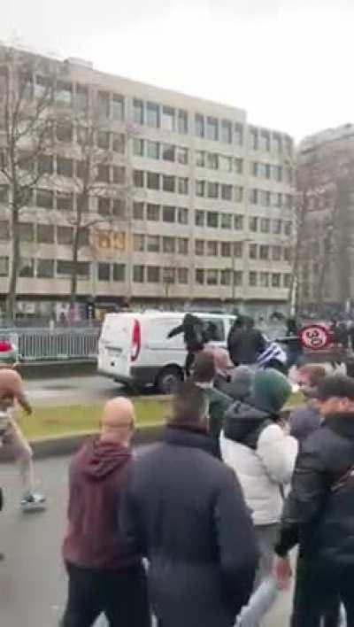 Its shamefull to see antivax riots happening in our pretty Brussels.