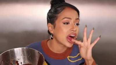 Liza Koshy twerking and cooking 🔥