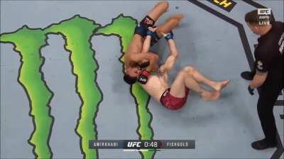 Makwan Amirkhani spins Mike Fishgold right round and submits him with anaconda choke. Amirkhani is fighting this weekend against Danny Henry.