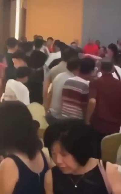 Chinese gangster fight during dinner at JB