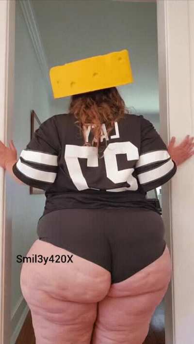 Get you a thick football girl!