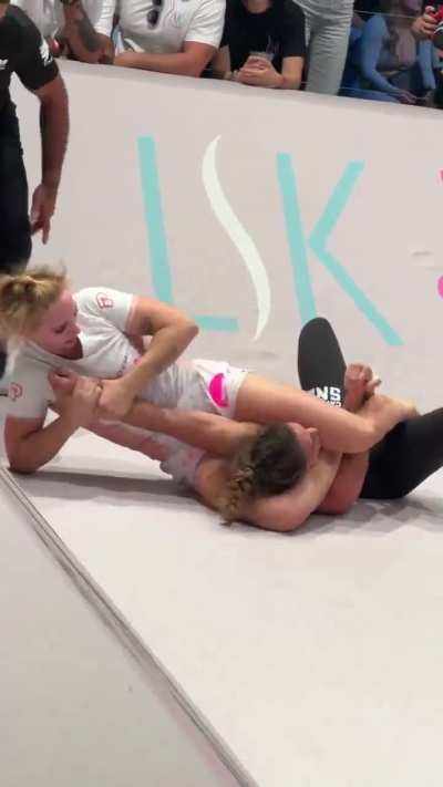 Top female grappler Ffion Davies made it look easy on Mackenzie Dern at CJI