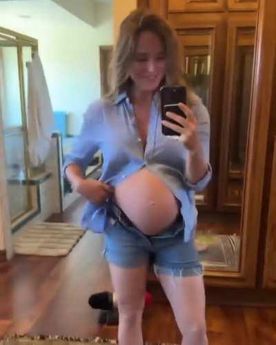 Caity Lotz Pregnant