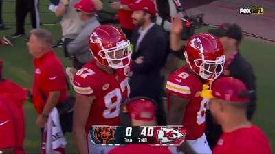 [Highlight] Travis Kelce catches touchdown, Taylor Swift celebrates