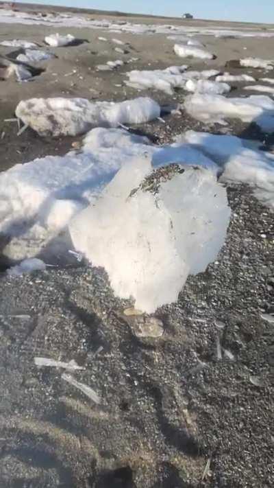 The way this ice breaks (OC)