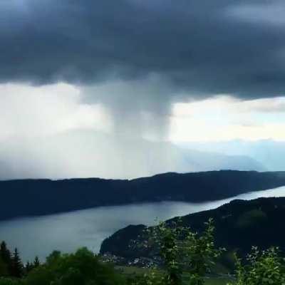 🔥 A cloudburst over Lake Millstatt, Austria captured by photographer Peter Maier.