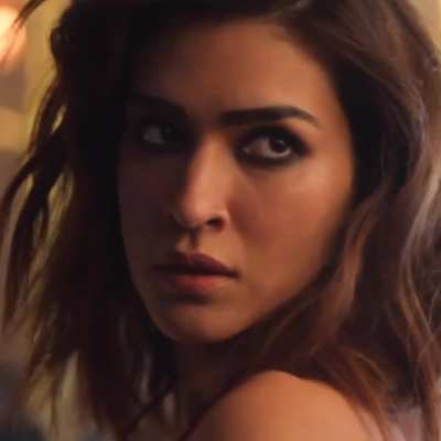 Kriti Sanon Face