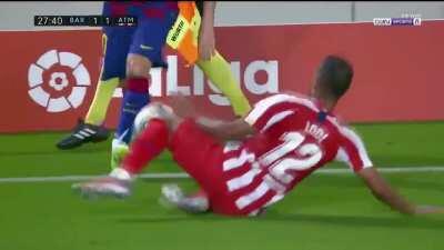 FC Barcelona 1 - 1 Atlético Madrid - Lodi tackle attempt on Messi 27'
