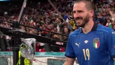 Bonucci gets mistaken for a Pitch Invader. (Extended clip)