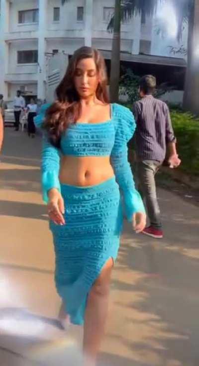 Nora fatehi slow mo walk dat sexy navel and dat beautiful ass