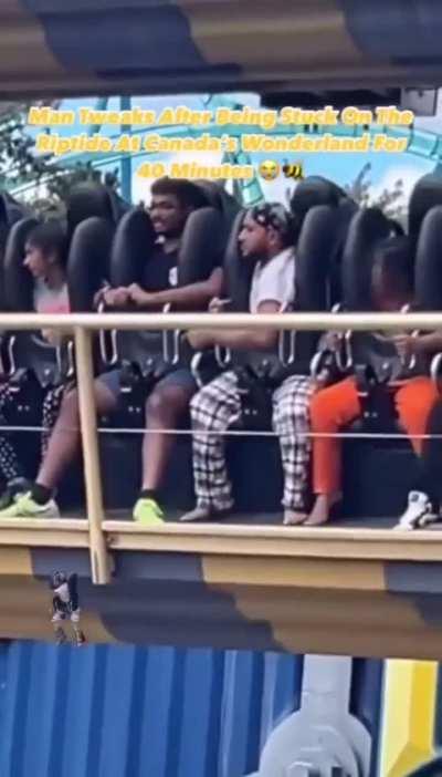 Canadian🇨🇦 man freaks out after being stuck on a ride for 40 minutes