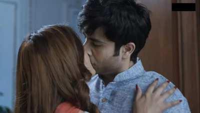 Anushka Srivastava Deep lip kiss😍