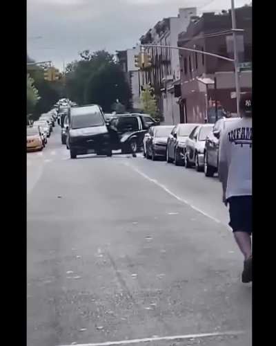 Tow truck road rage at the level of Brooklyn's worldstarhiphop