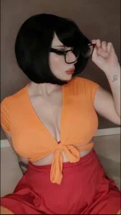 My Velma Cosplay kinda looks like a &quot;hot teacher&quot;, dont you think [Geekareen]