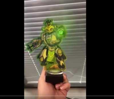 I need this Orisa fan now!!