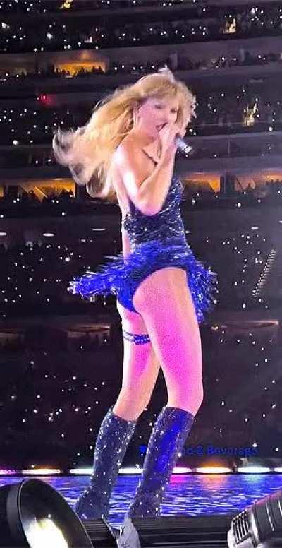 Obsessed with Taylor Swift's butt